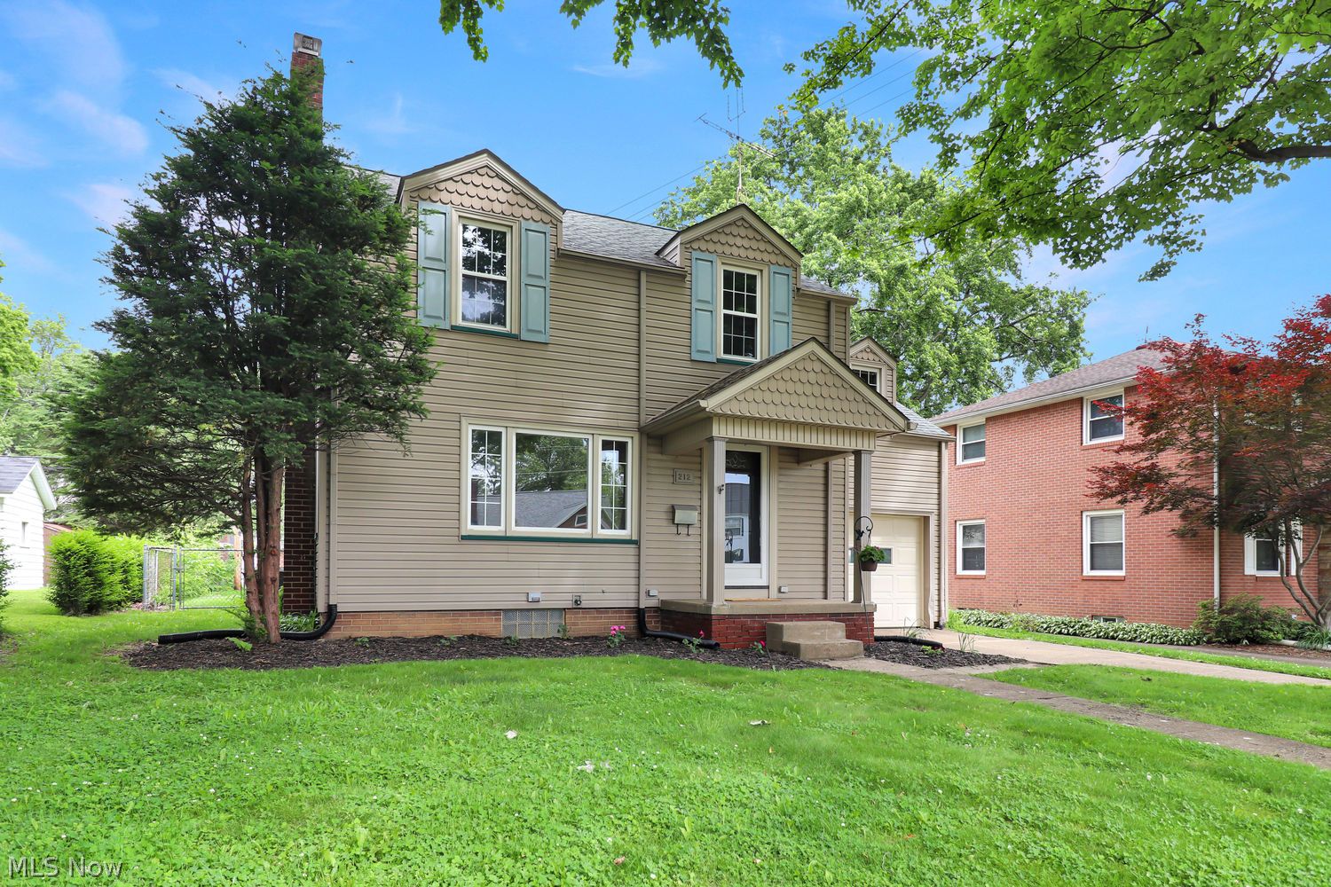 212 Raff Road Northwest Canton, OH 44708 - Photo 3 of 35