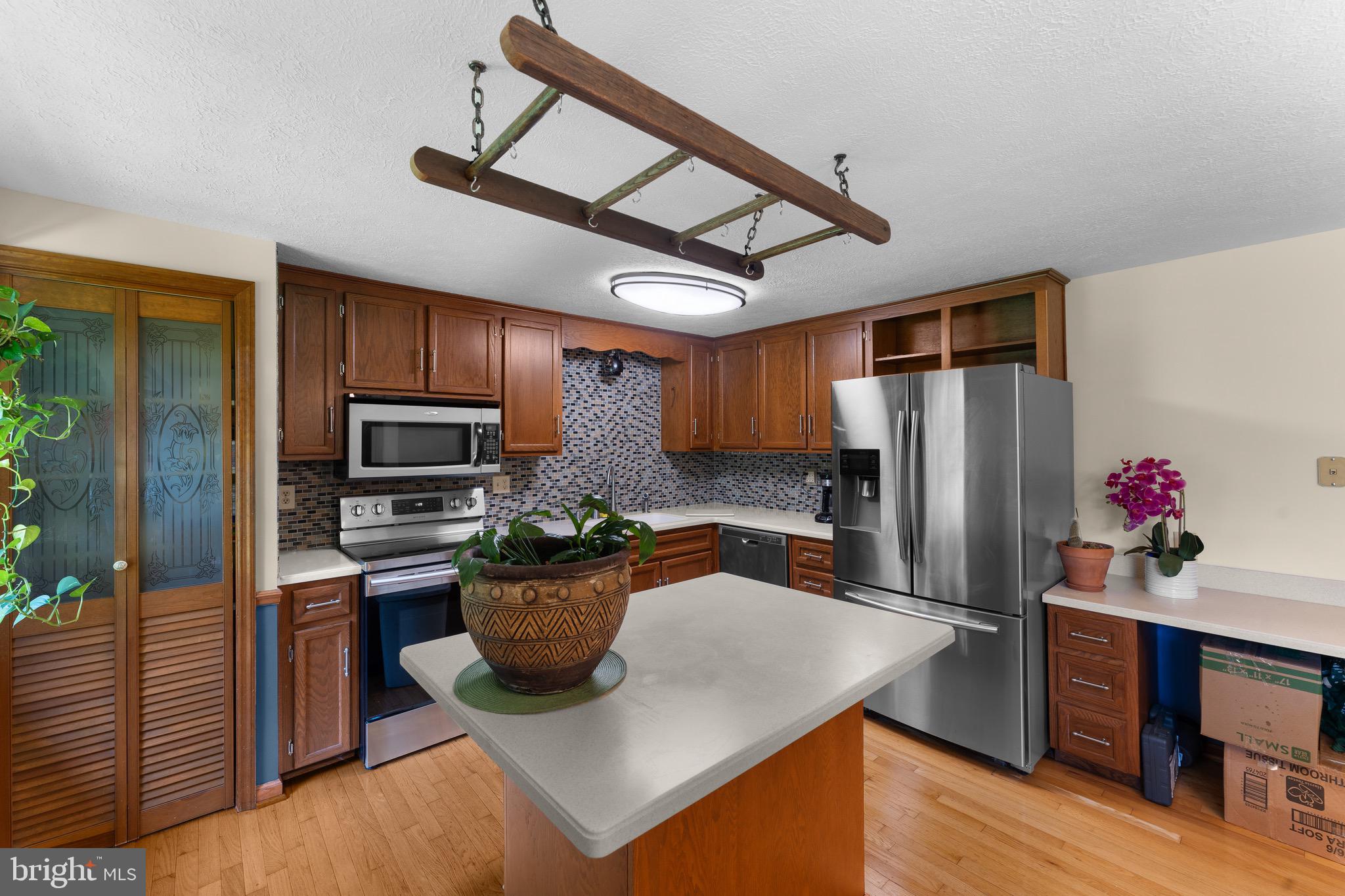 9600 Ritter Road Nokesville, VA 20181 - Photo 31 of 68 Island for convenience