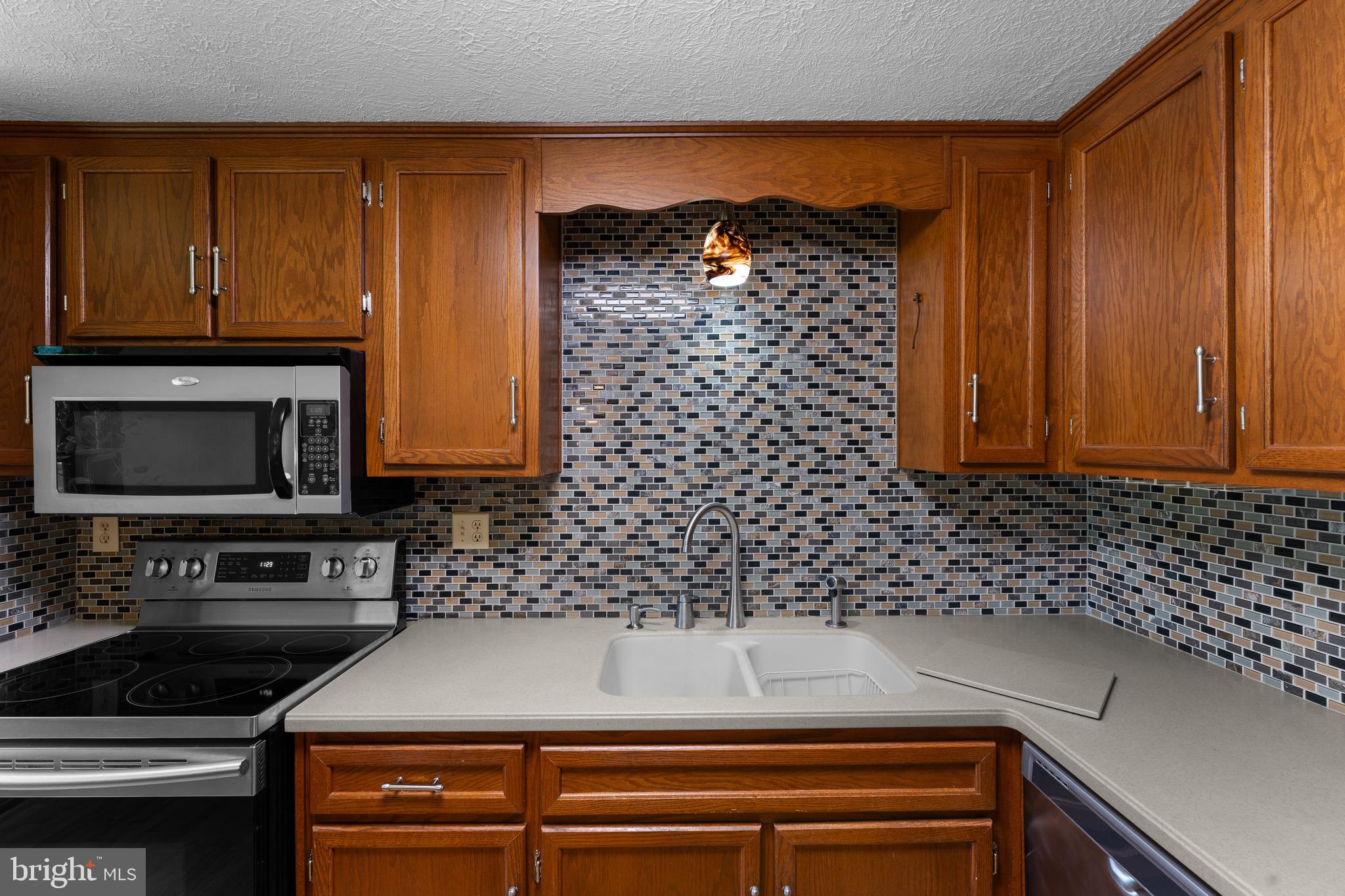 9600 Ritter Road Nokesville, VA 20181 - Photo 33 of 68 Upgraded backsplash