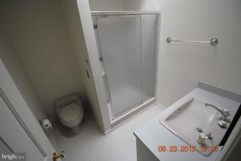 1632 Chestnut Grove Road Winchester, VA 22603 - Photo 16 of 20 Bath