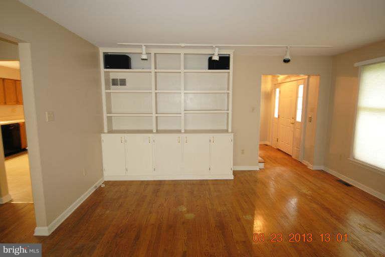1632 Chestnut Grove Road Winchester, VA 22603 - Photo 6 of 20 Living Room