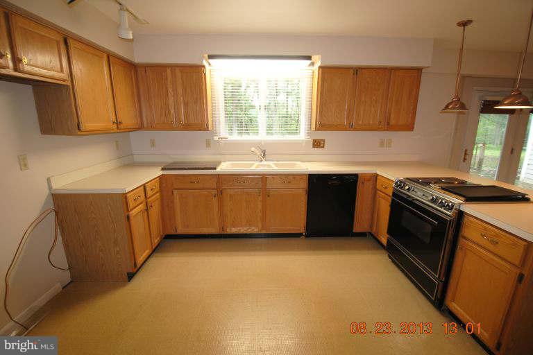 1632 Chestnut Grove Road Winchester, VA 22603 - Photo 8 of 20 Kitchen