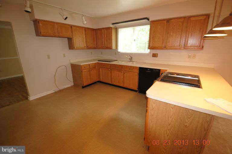 1632 Chestnut Grove Road Winchester, VA 22603 - Photo 9 of 20 Kitchen