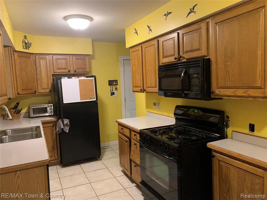 4060 West Thompson Road Linden, MI 48451 - Photo 18 of 27
