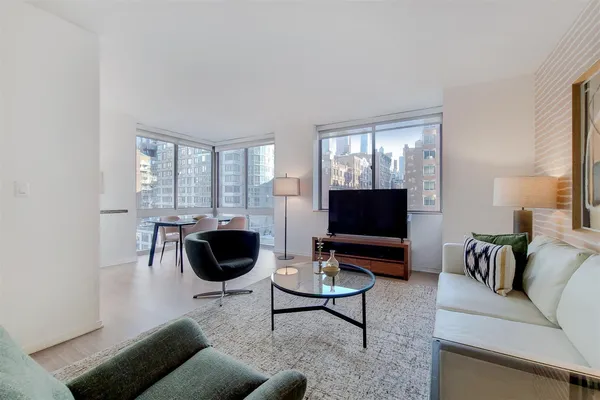 777 6th Avenue, Unit 10C | Chelsea