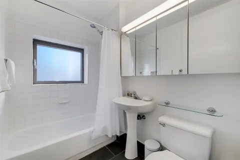 777 6th Avenue, Unit 10C | Chelsea