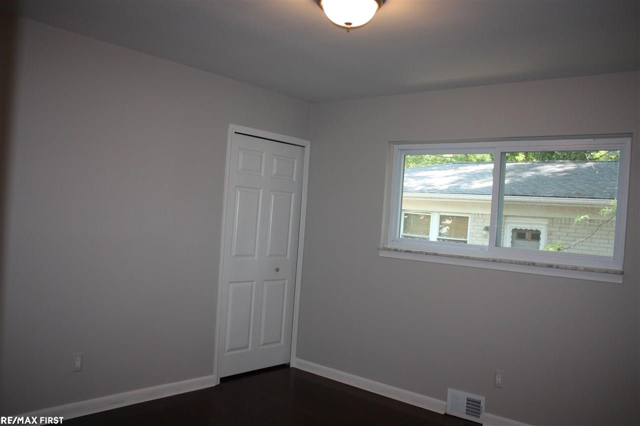 629 Quarter Street Rochester, MI 48307 - Photo 19 of 29 31295743-18.JPG