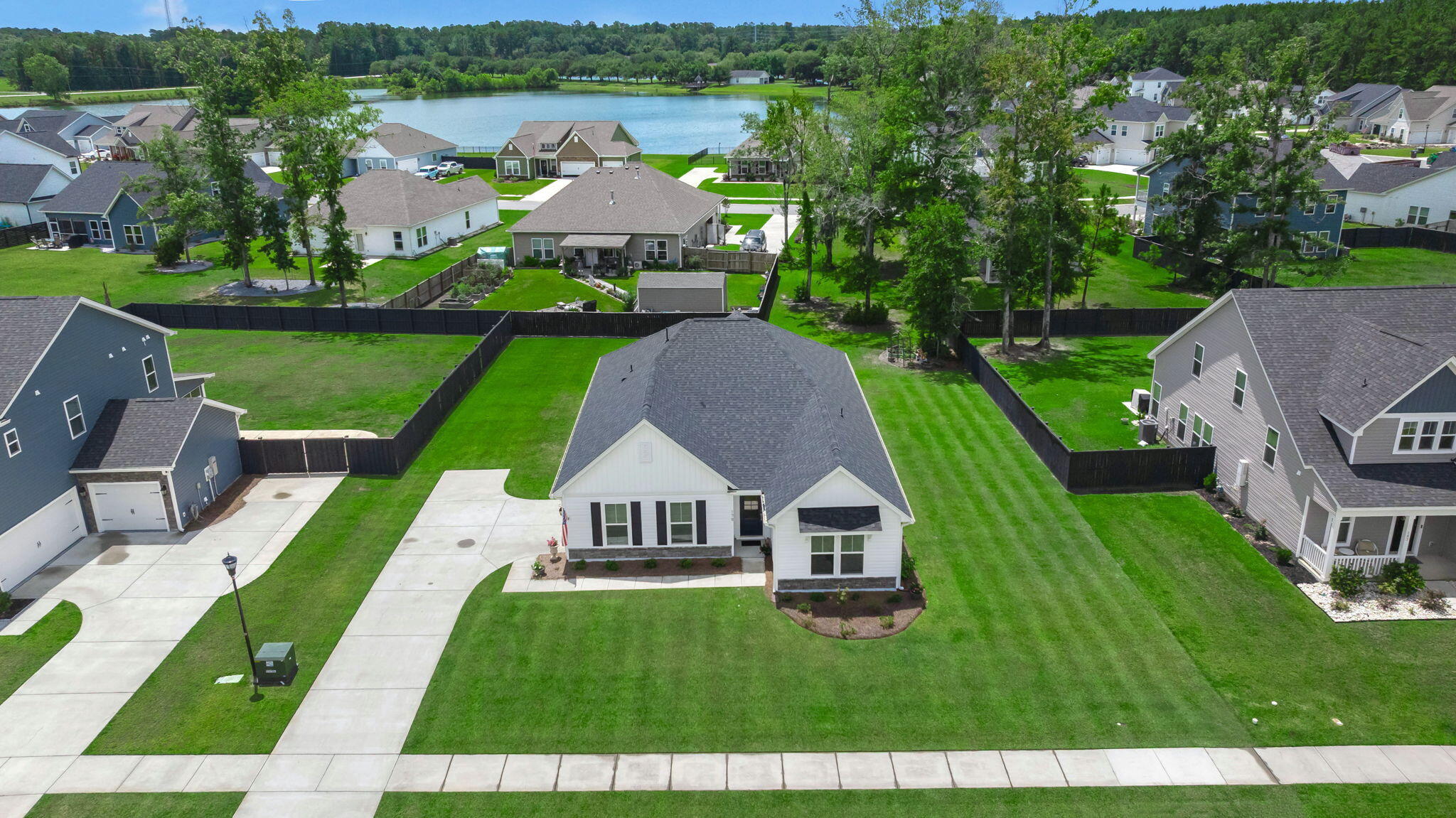 179 Darby Mdw Lane Ridgeville, SC 29472 - Photo 5 of 38 Look at that gorgeous grass!