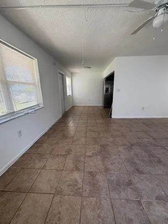 $1,690 | 3680 Southwest 60th Avenue, Unit 2, Davie, FL 33314