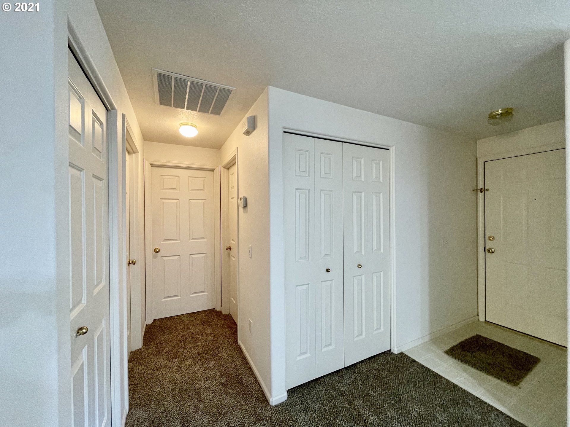 994 West L Street Springfield, OR 97477 - Photo 11 of 26 a view of entryway with a rug
