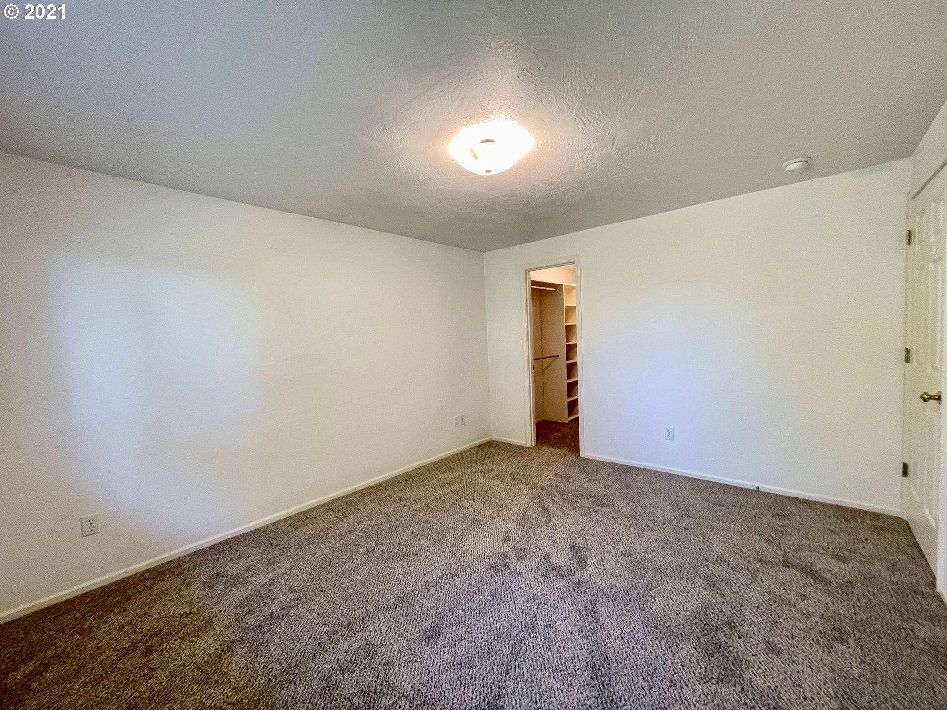 994 West L Street Springfield, OR 97477 - Photo 12 of 26 a view of an empty room