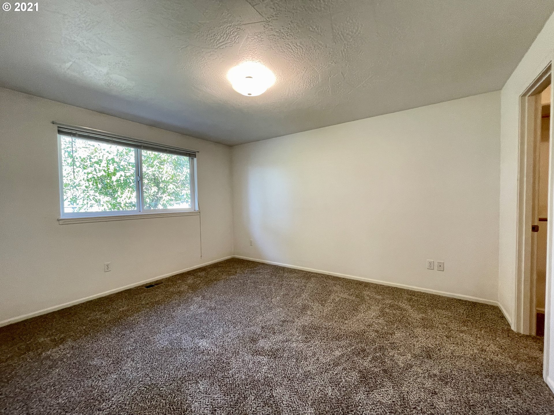 994 West L Street Springfield, OR 97477 - Photo 13 of 26