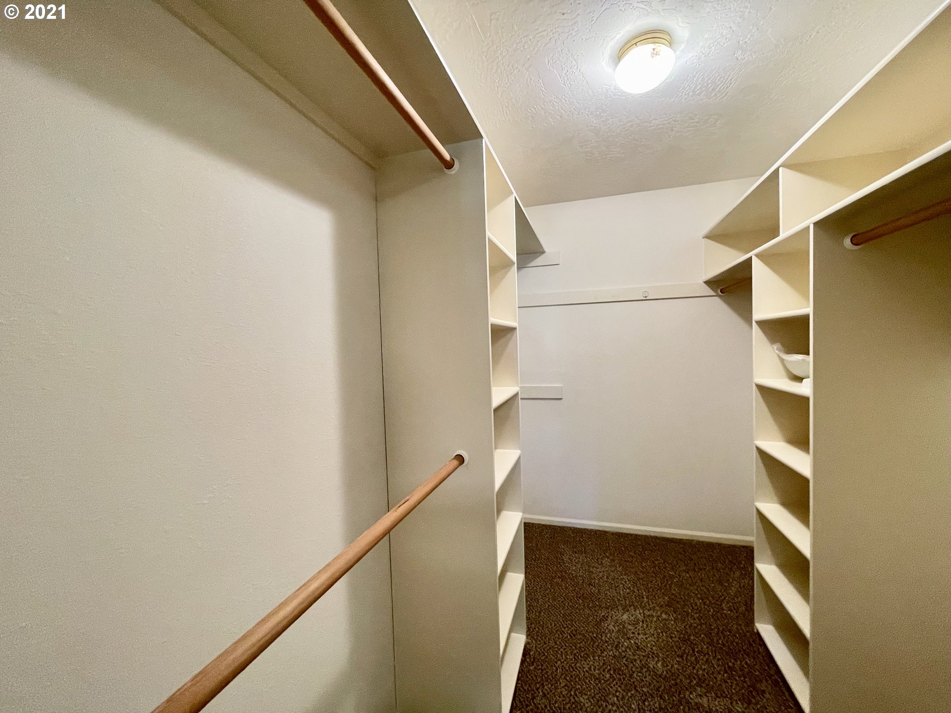 994 West L Street Springfield, OR 97477 - Photo 15 of 26 a view of walk in closet