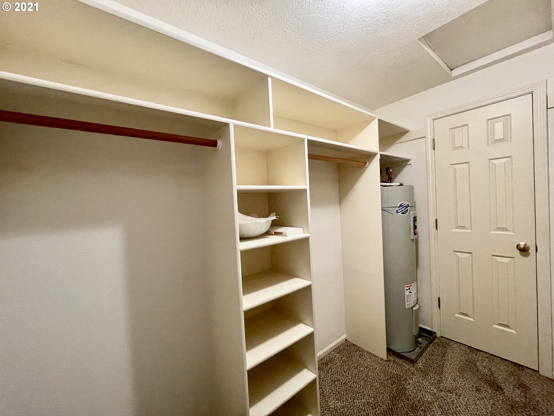 994 West L Street Springfield, OR 97477 - Photo 16 of 26 a view of an empty walk in closet