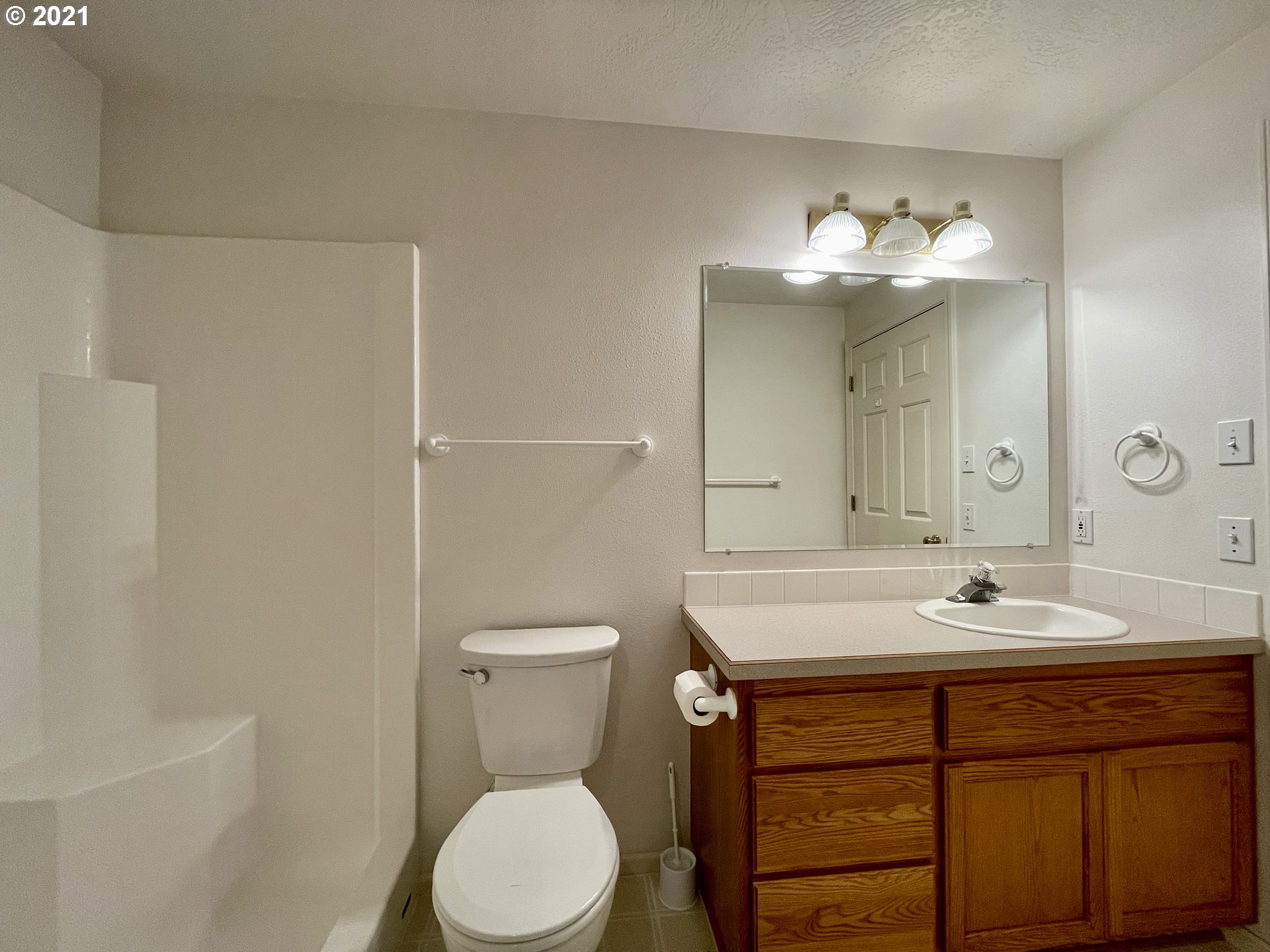 994 West L Street Springfield, OR 97477 - Photo 21 of 26 a bathroom with a sink vanity and toilet