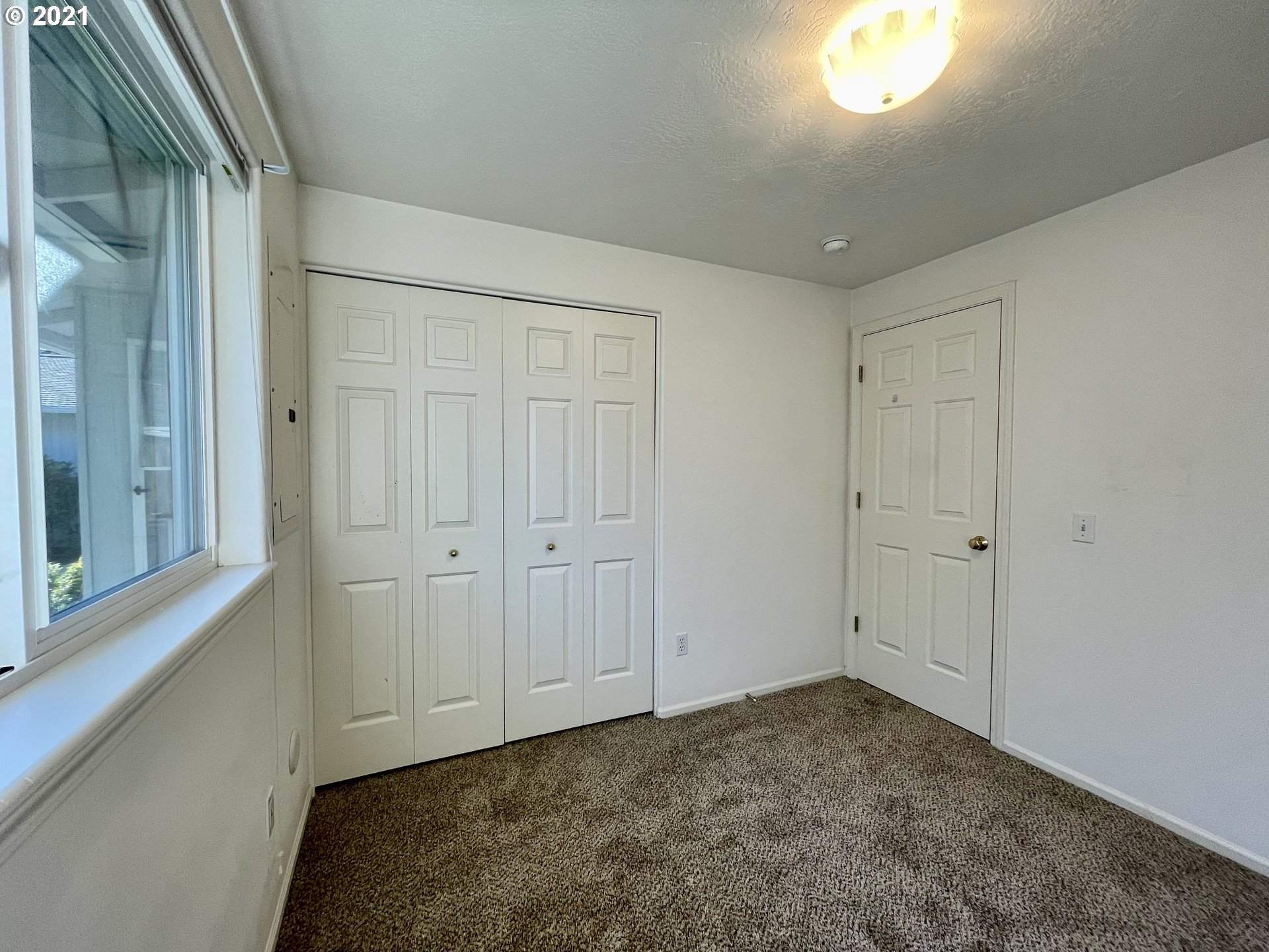 994 West L Street Springfield, OR 97477 - Photo 24 of 26 a view of room