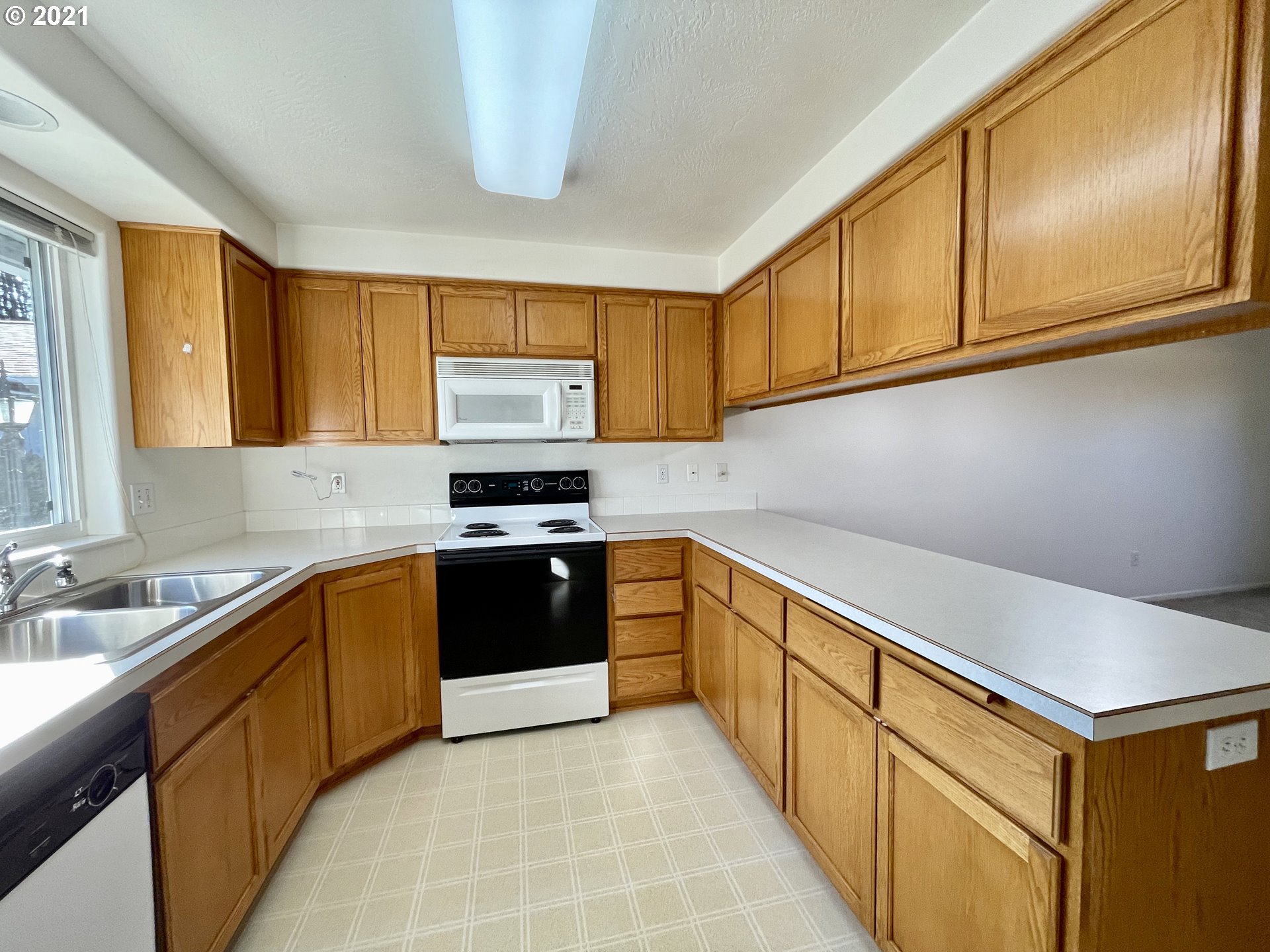 994 West L Street Springfield, OR 97477 - Photo 8 of 26 a kitchen with stainless steel appliances granite countertop a sink and cabinets