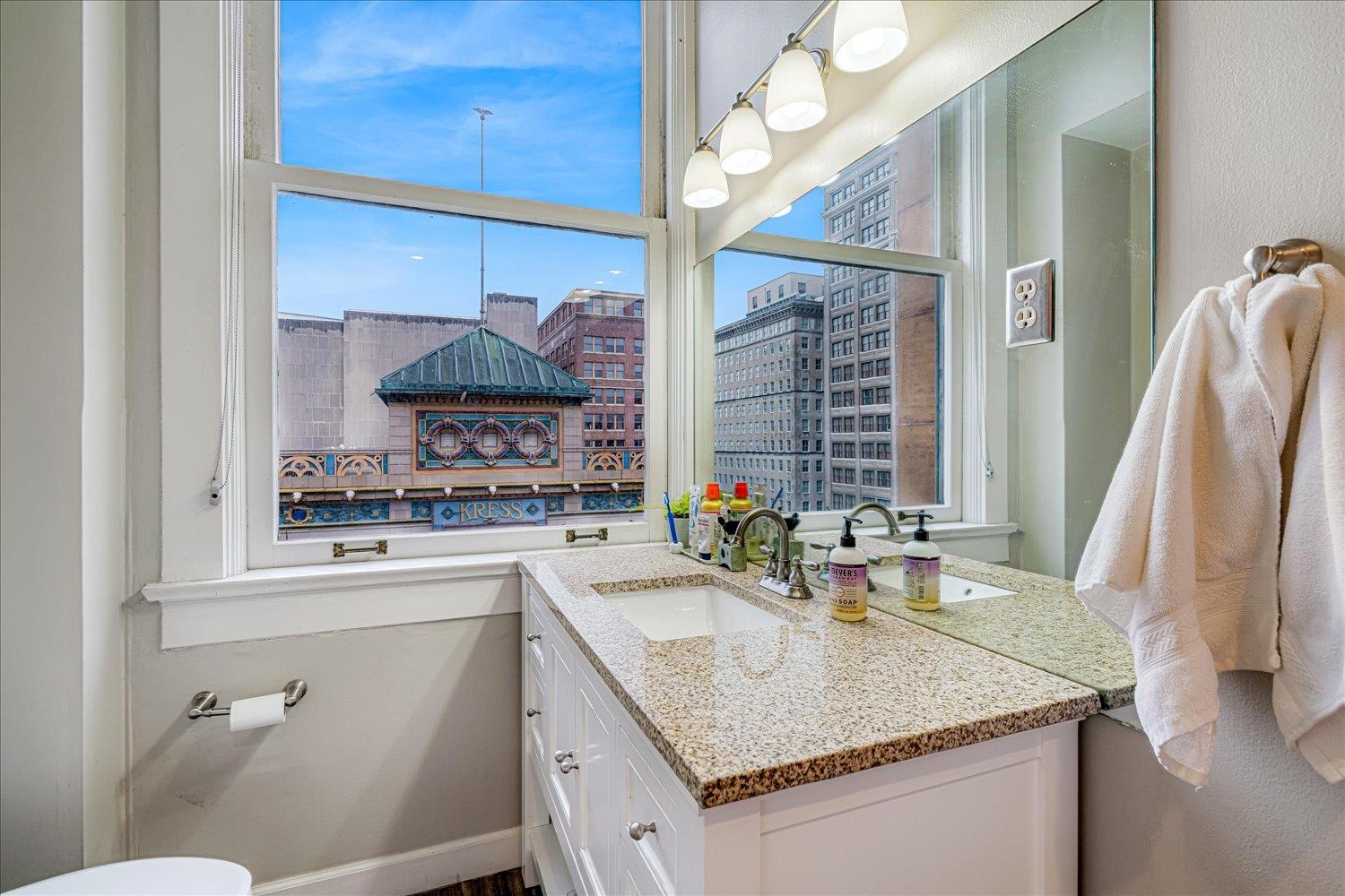 10 North Main Street, Unit 602 Memphis, TN 38103 - Photo 22 of 28