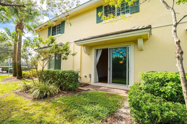$3,500 | 4652 Horseshoe Circle, Davie, FL 33328