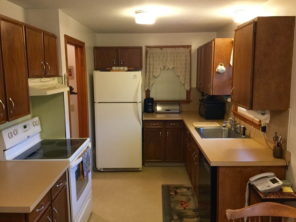 105 Fern Street Northampton, MA 01062 - Photo 4 of 18