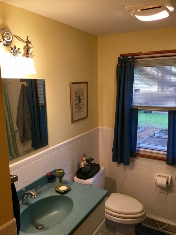 105 Fern Street Northampton, MA 01062 - Photo 9 of 18