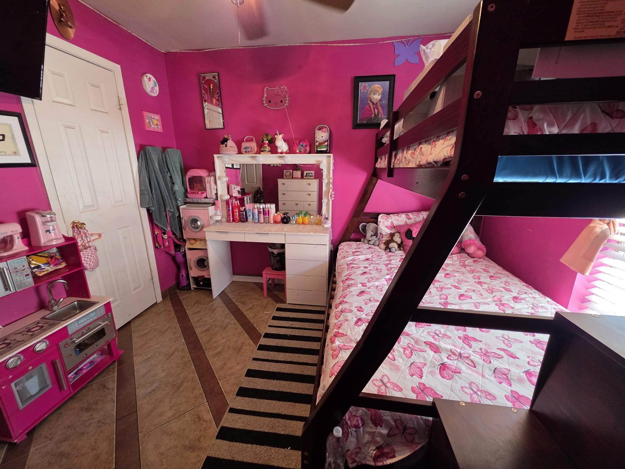 2415 West Little York Road, Unit D Houston, TX 77091 - Photo 5 of 16 a view of entryway with a living area