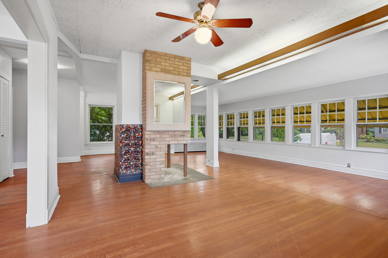 277 Nuttall Road Riverside, IL 60546 - Photo 6 of 38 Gallery Image 6