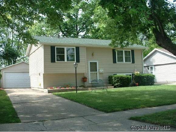 2128 East Eleanor Avenue Springfield, IL 62702 - Photo 1 of 9 Gallery Image 1