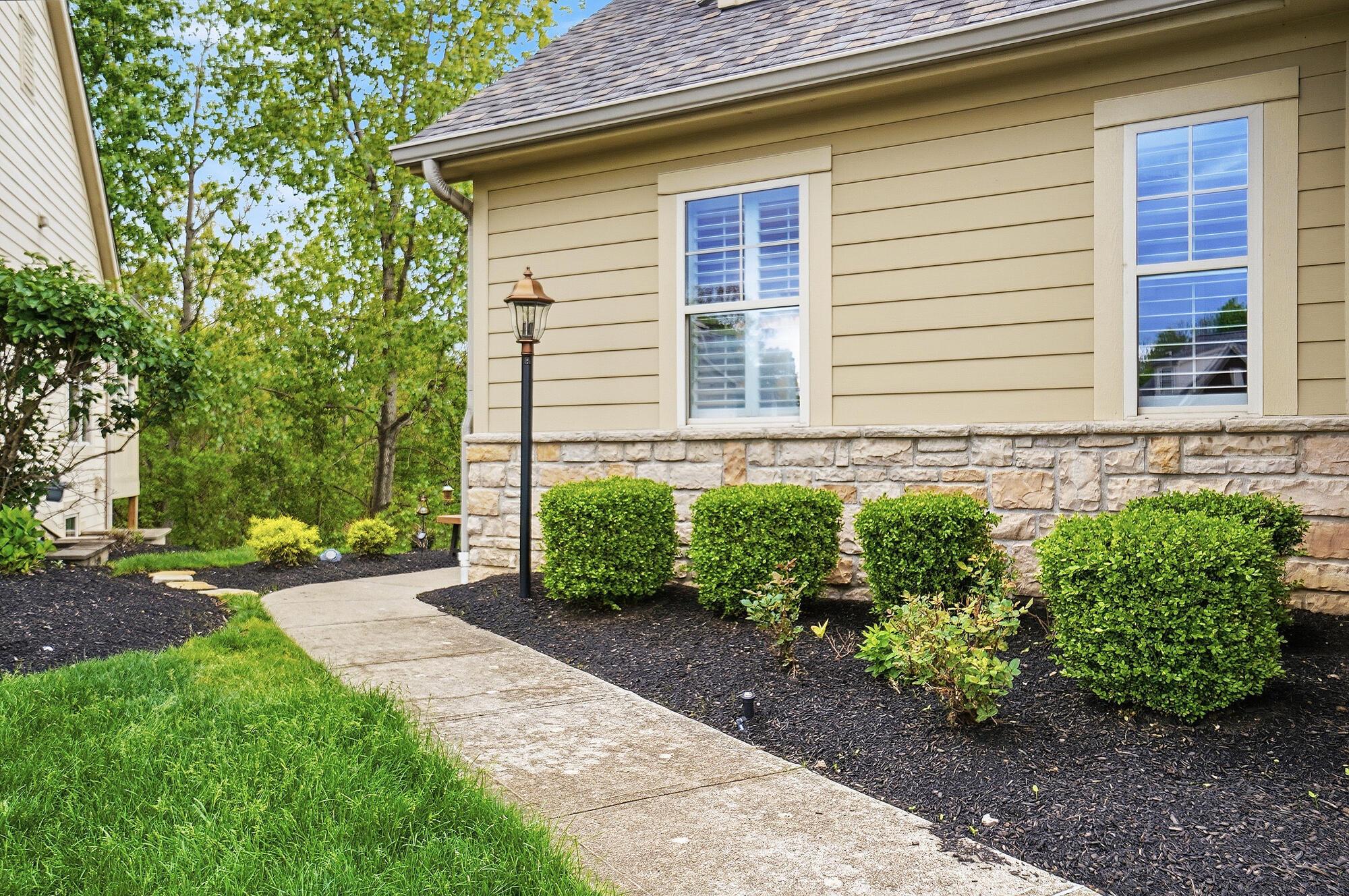 1167 Cross Creeks Ridge Pickerington, OH 43147 - Photo 6 of 91 Front Walk
