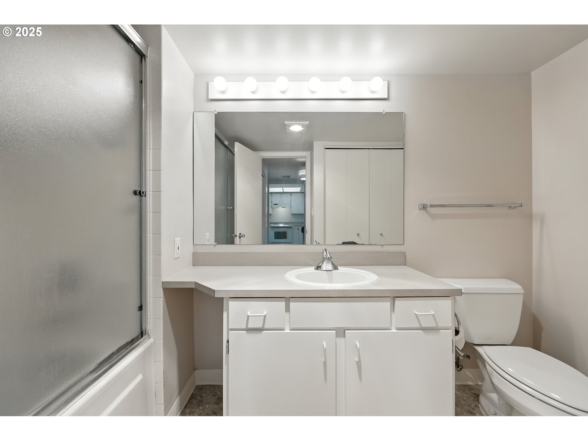 6685 West Burnside Street, Unit 324 Portland, OR 97225 - Photo 9 of 26