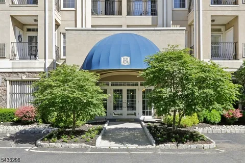 $499,999 | 9104 Ravenscroft Road, Clifton, NJ 07013