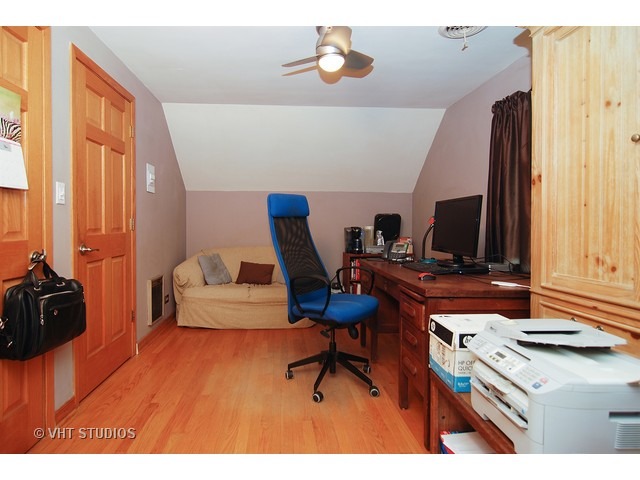 732 Selborne Road Riverside, IL 60546 - Photo 12 of 23 a workspace with furniture and a window