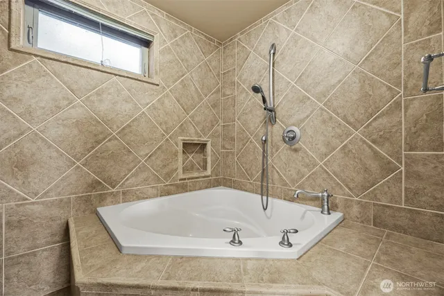 $575,000 | 1300 Peace Portal Drive, Unit 106, Blaine, WA 98230