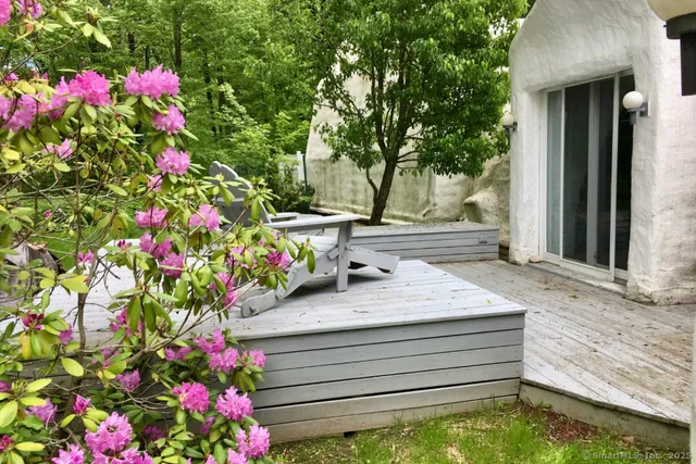 a view of a house with a yard and fountain