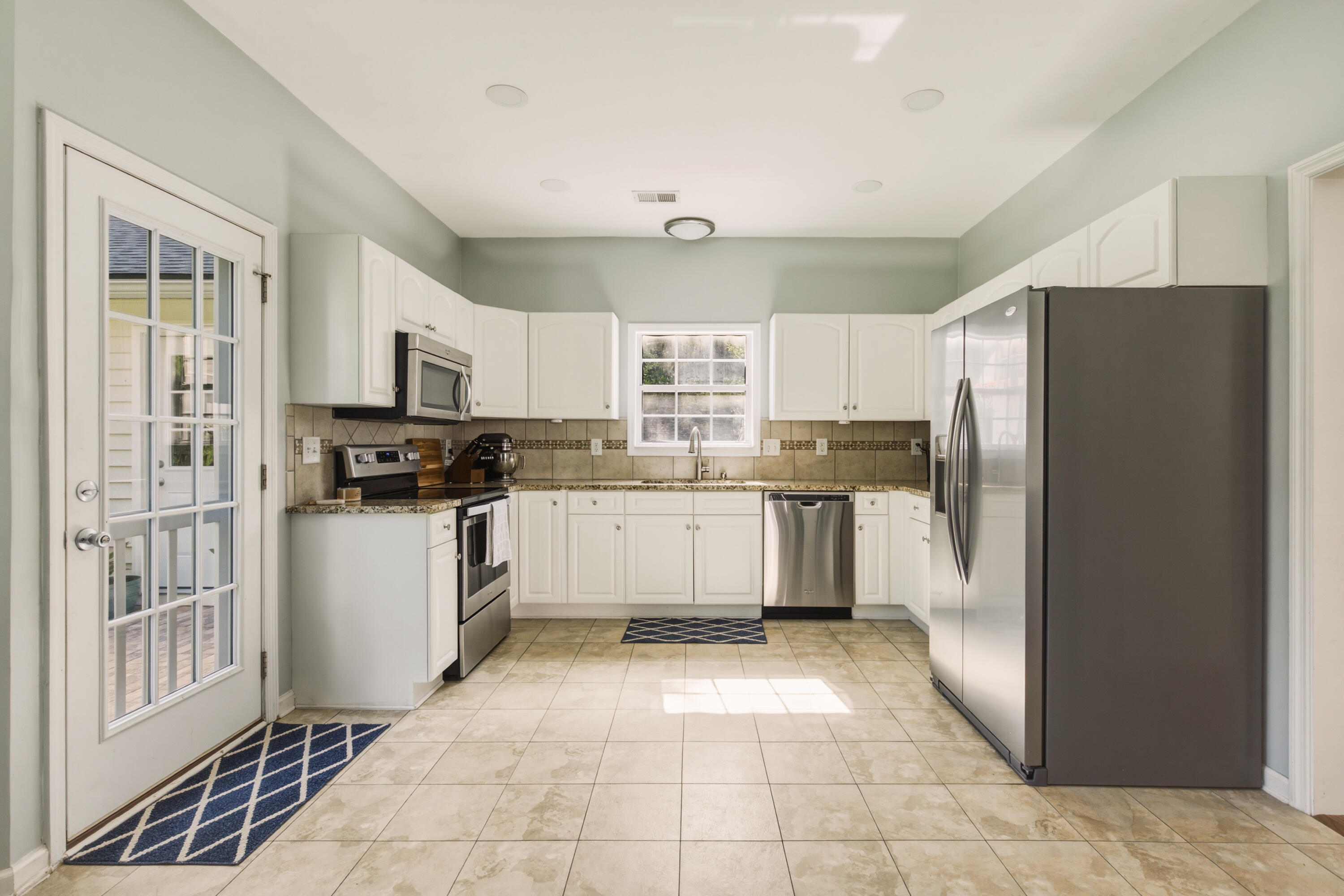 2340 Kennison Lane Mount Pleasant, SC 29466 - Photo 13 of 39 nice sized kitchen
