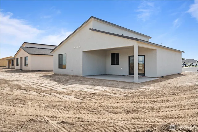 a view of a house with a yard and garage