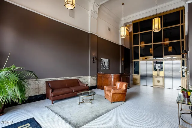 $4,600 | 257 South Spring Street, Unit PHE, Los Angeles, CA 90012