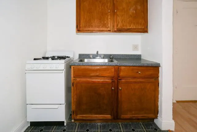 $995 | 4735 North Beacon Street, Unit 202, Chicago, IL 60640