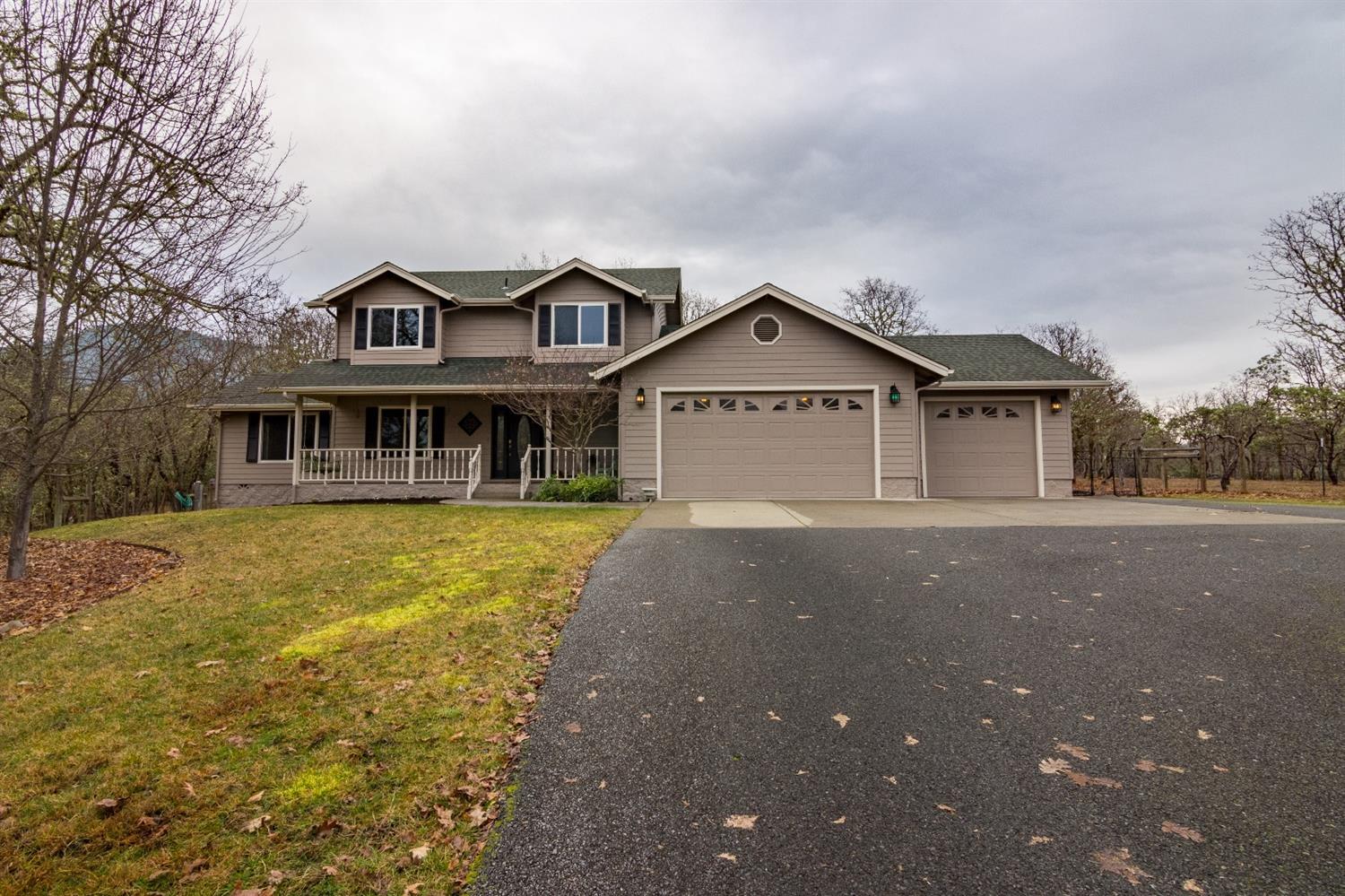 286 Castle Creek Road Grants Pass, OR 97526 - Photo 1 of 34 Primary Photo