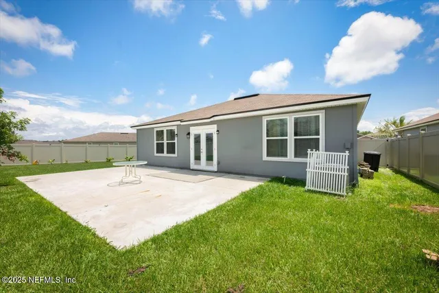 a view of backyard of house