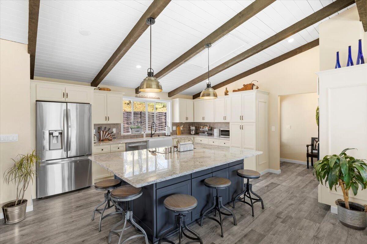 2304 Carpenter Hill Road Medford, OR 97501 - Photo 7 of 53 Kitchen