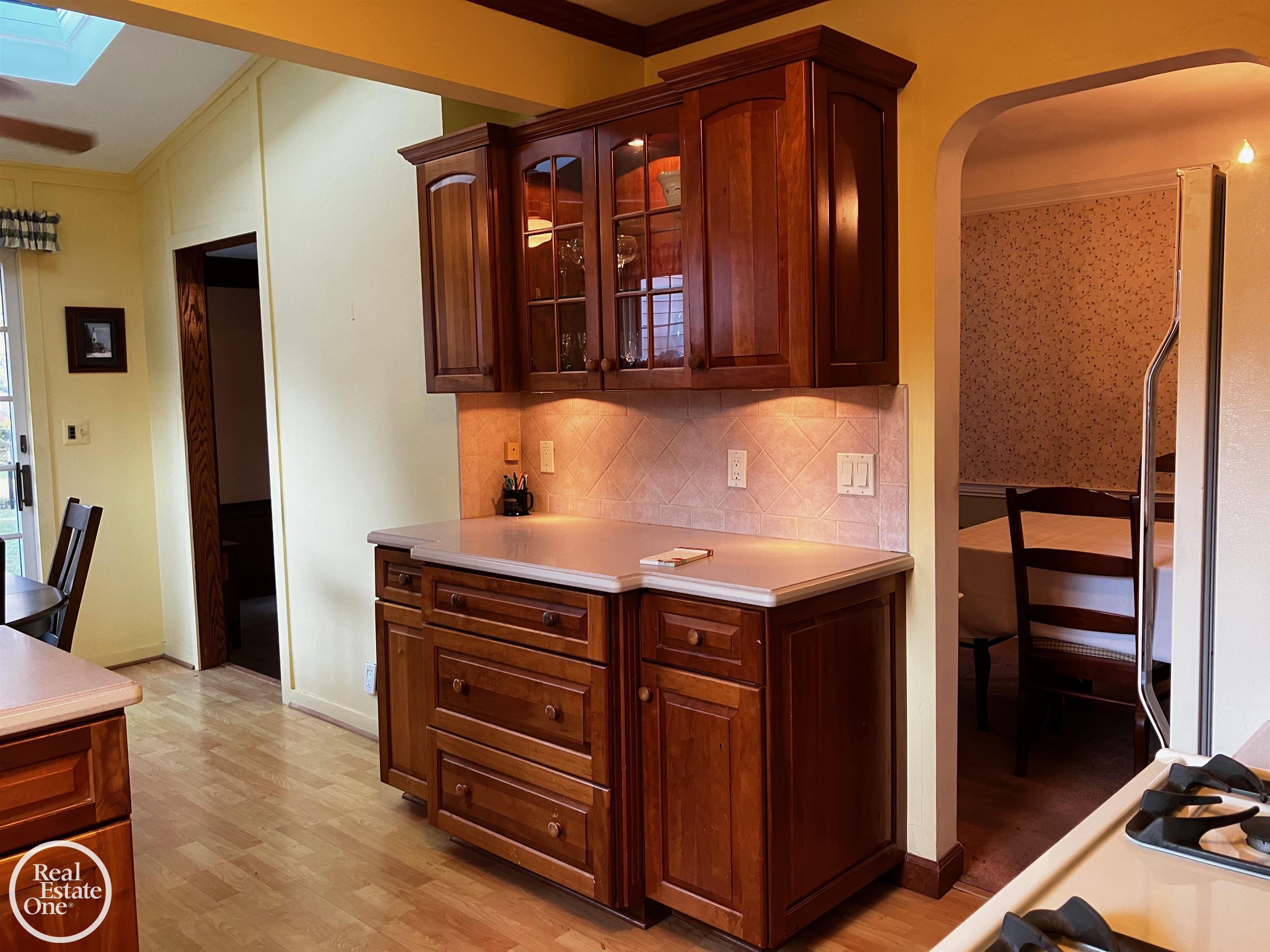 735 Hampton Road Grosse Pointe, MI 48236 - Photo 11 of 27 50160634-3cdc6e62-5529-43e6-9619-ba27621edbd4.JPG