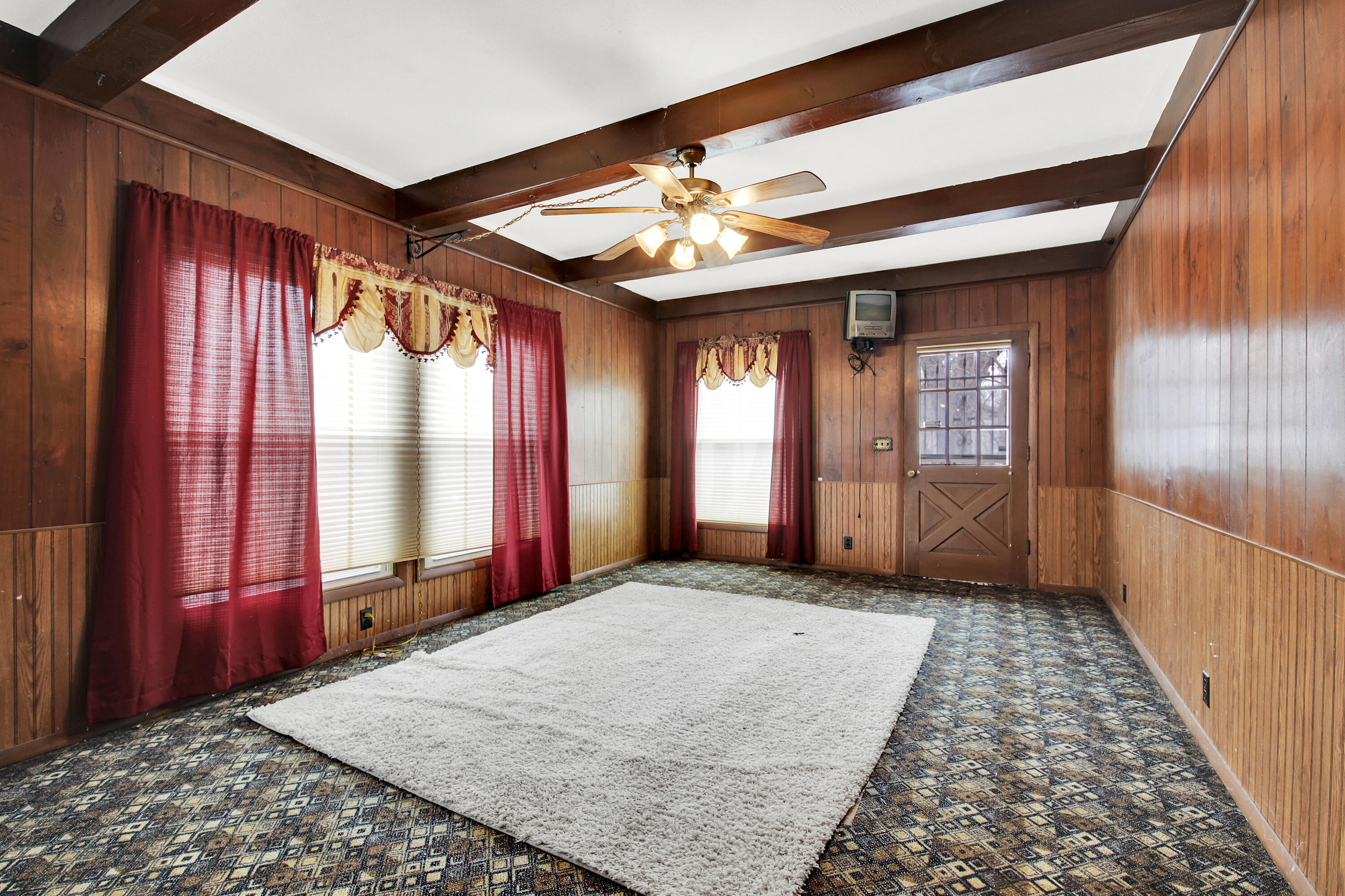 525 Catskill Road Waukesha, WI 53186 - Photo 9 of 23 Cozy Rustic Sun Room