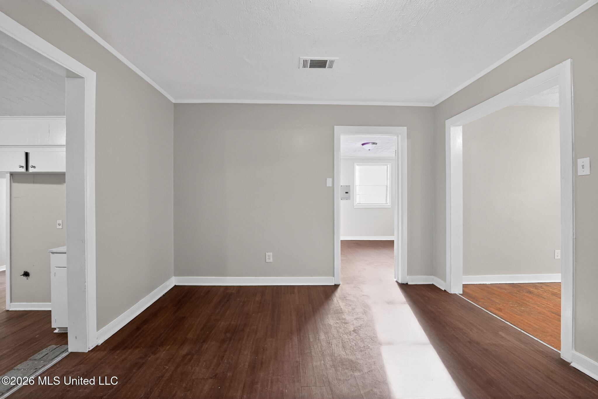 764 Avalon Road Jackson, MS 39206 - Photo 11 of 48 13_764_Avalon_Rd_Jackson_MS_39206-Living