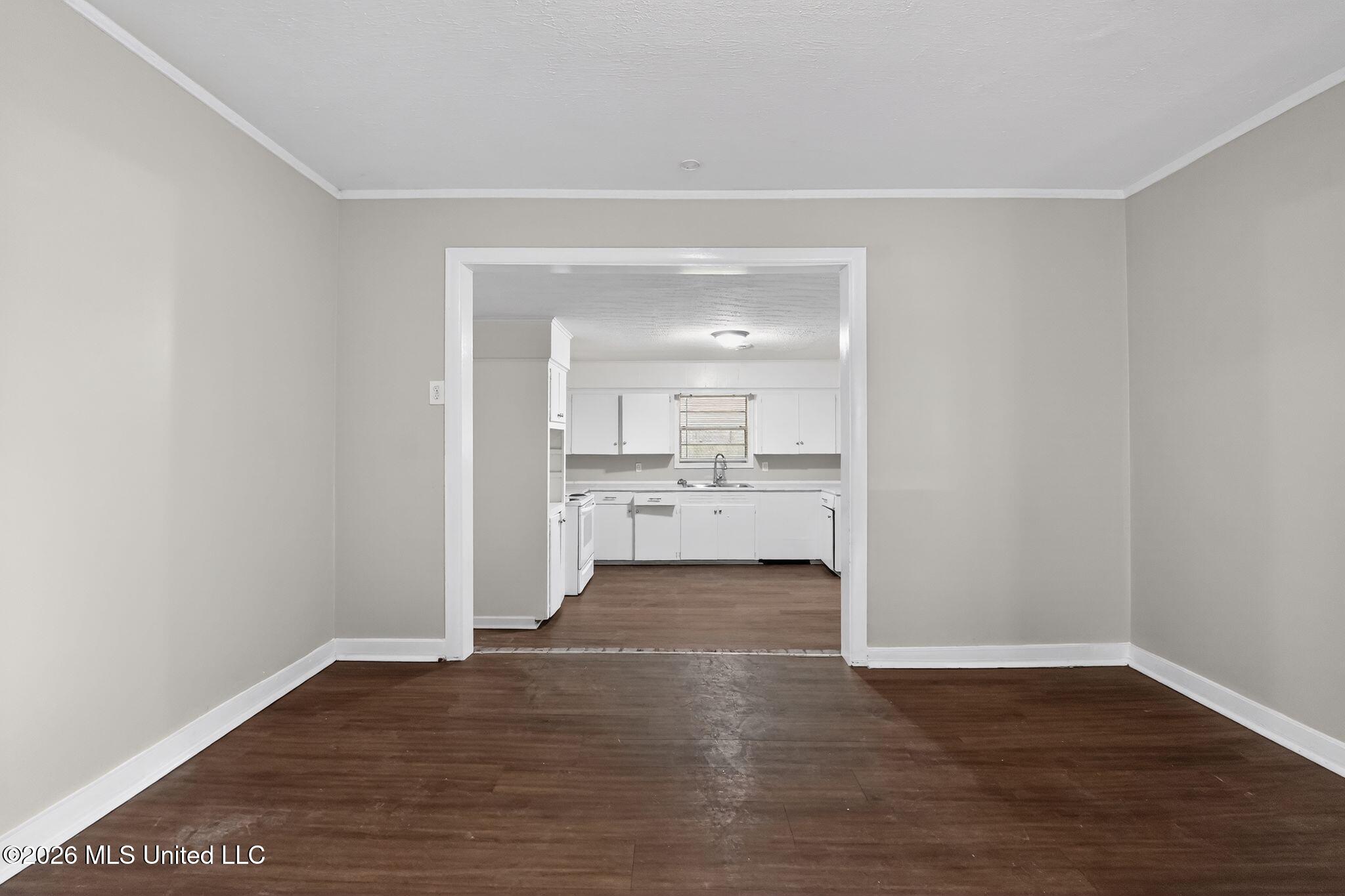 764 Avalon Road Jackson, MS 39206 - Photo 13 of 48 15_764_Avalon_Rd_Jackson_MS_39206-Living