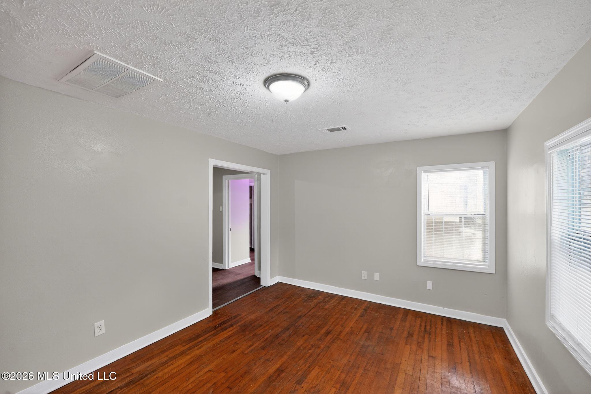 764 Avalon Road Jackson, MS 39206 - Photo 18 of 48 20_764_Avalon_Rd_Jackson_MS_39206-Living