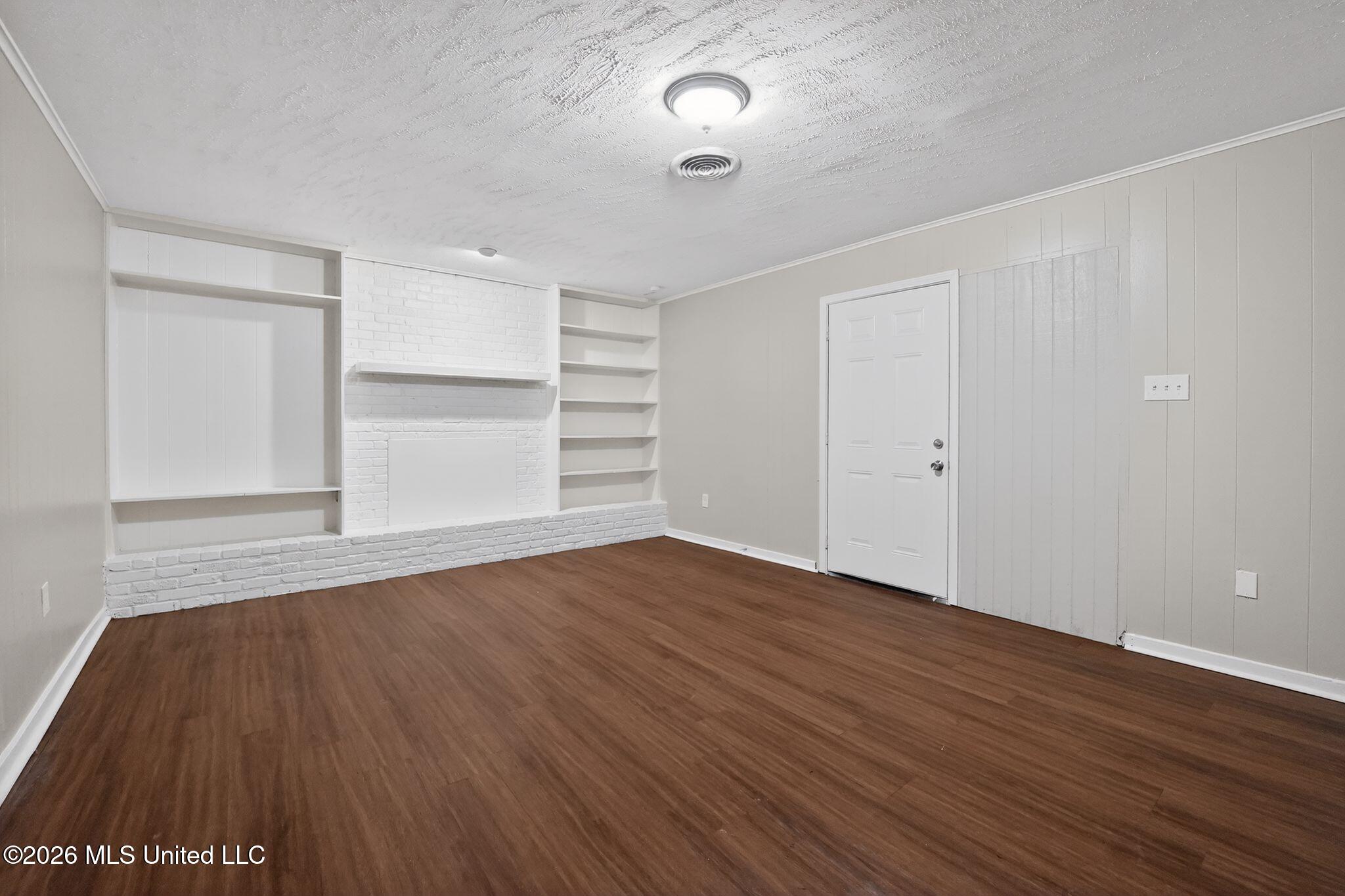 764 Avalon Road Jackson, MS 39206 - Photo 20 of 48 22_764_Avalon_Rd_Jackson_MS_39206-Living