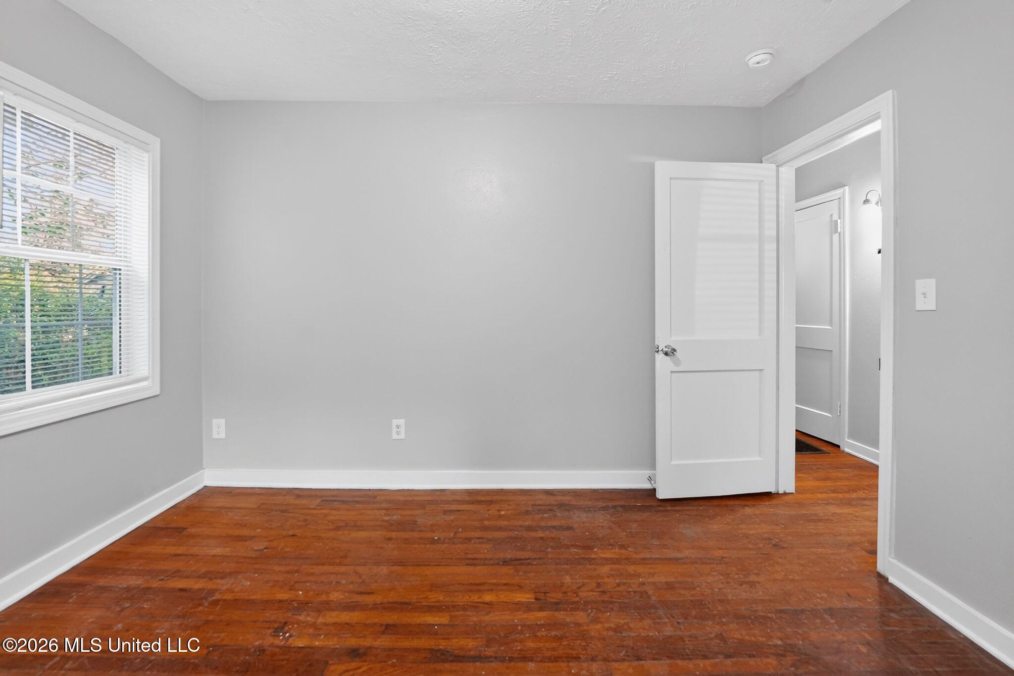 764 Avalon Road Jackson, MS 39206 - Photo 22 of 48 24_764_Avalon_Rd_Jackson_MS_39206-Living