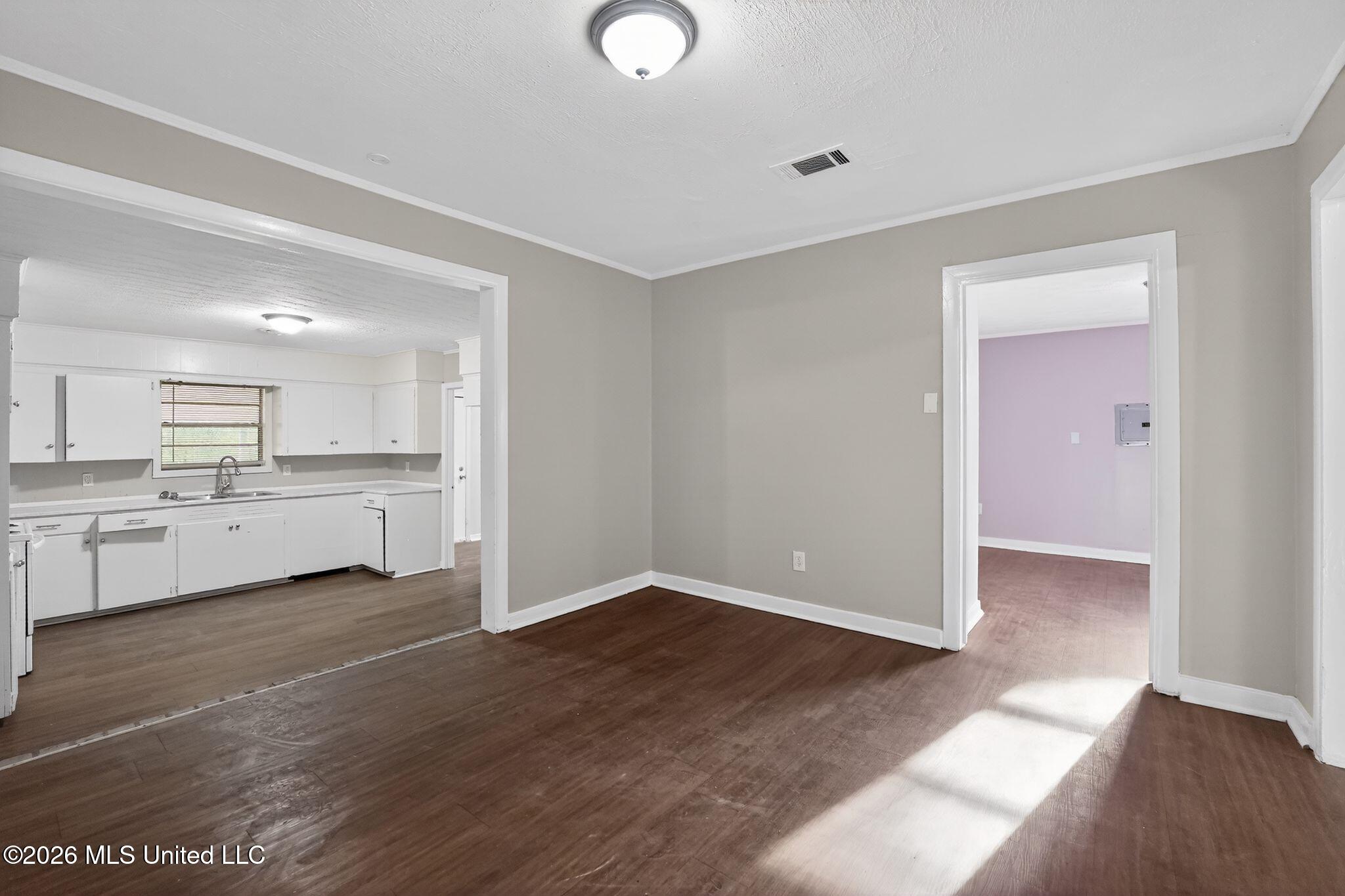 764 Avalon Road Jackson, MS 39206 - Photo 27 of 48 29_764_Avalon_Rd_Jackson_MS_39206-Living