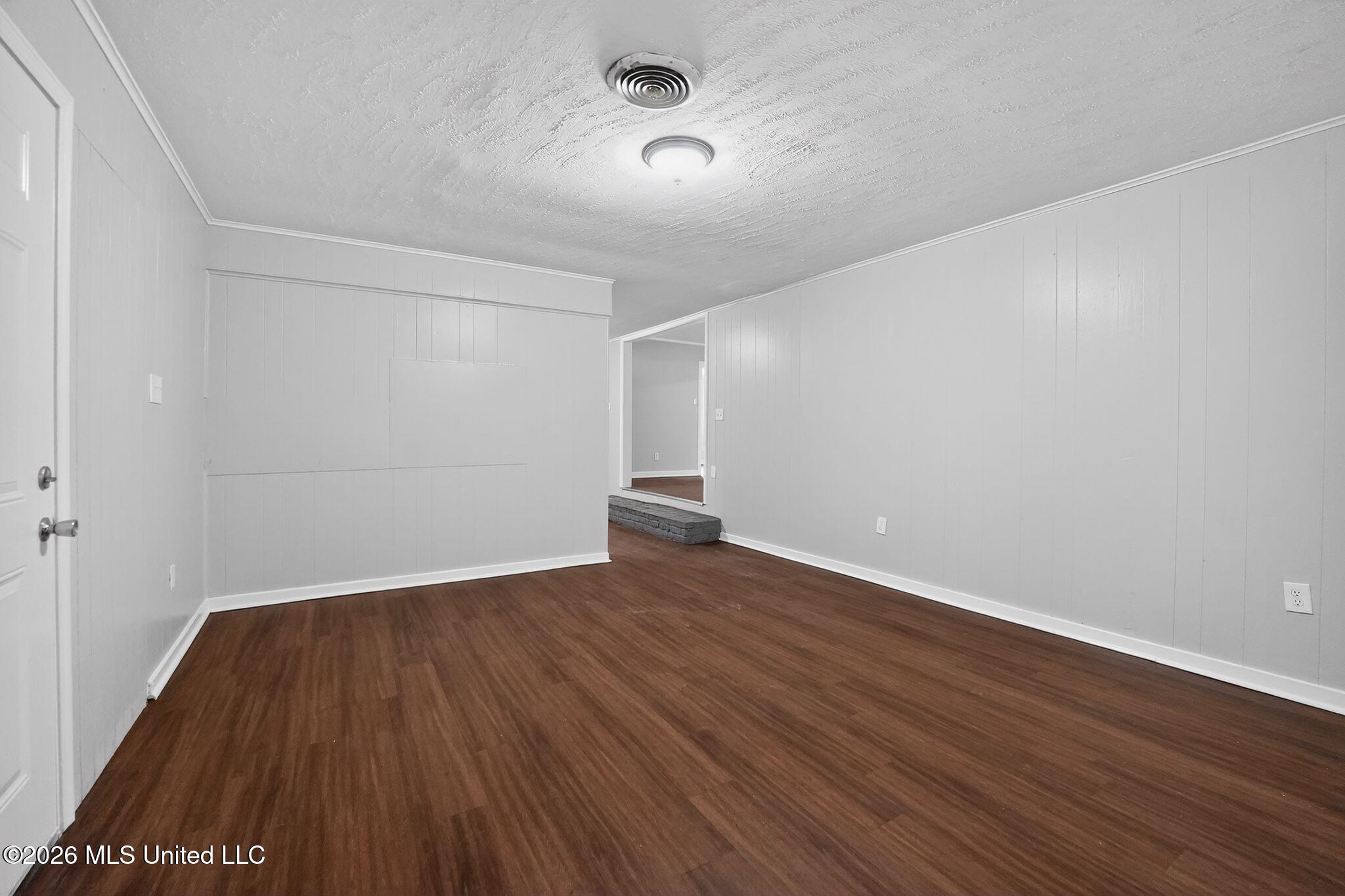 764 Avalon Road Jackson, MS 39206 - Photo 29 of 48 31_764_Avalon_Rd_Jackson_MS_39206-Living